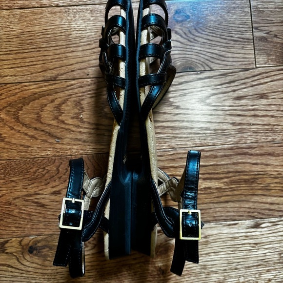 GH Bass  & Co black strappy flat sandals . - Picture 6 of 13